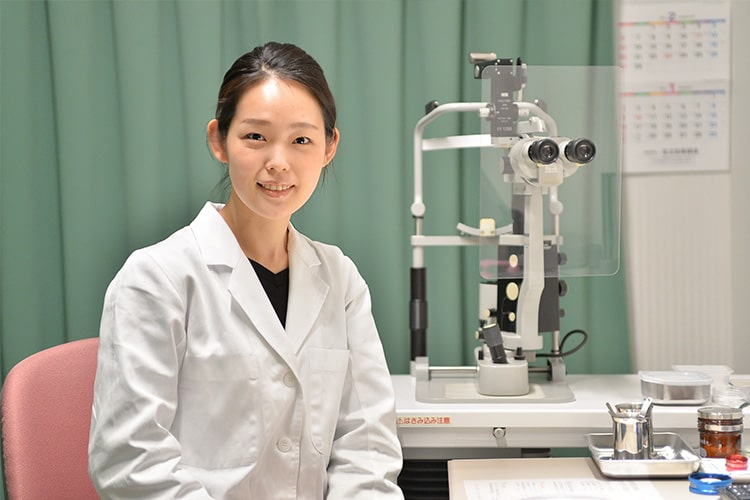 医師　荻原彩子　近影