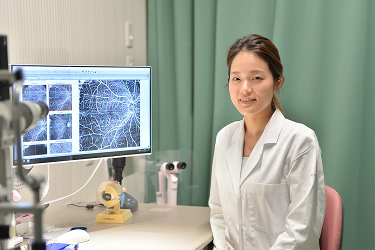 医師　吉川彬子　近影