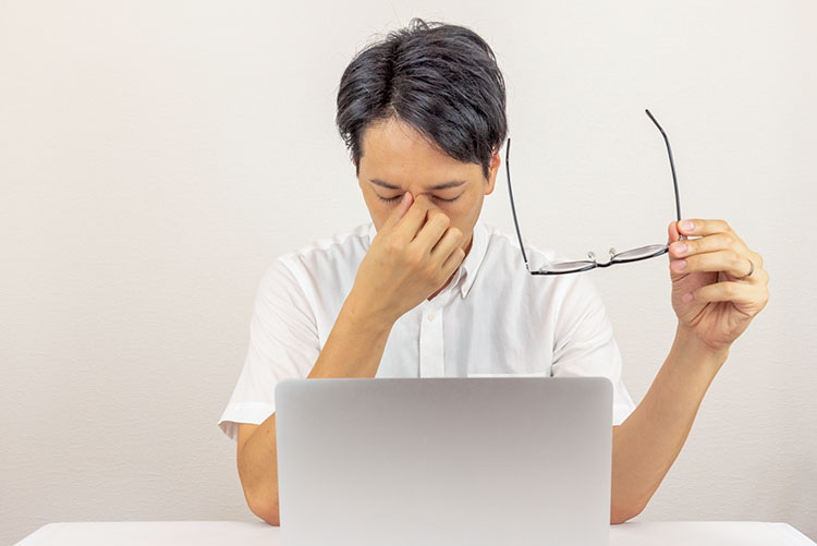 眼精疲労のイメージ画像