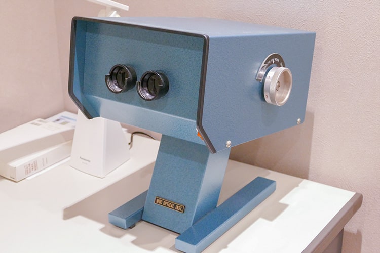 ワック式両眼視検査器